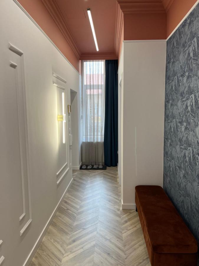 Central Gallery Apartment Debrecen Eksteriør billede